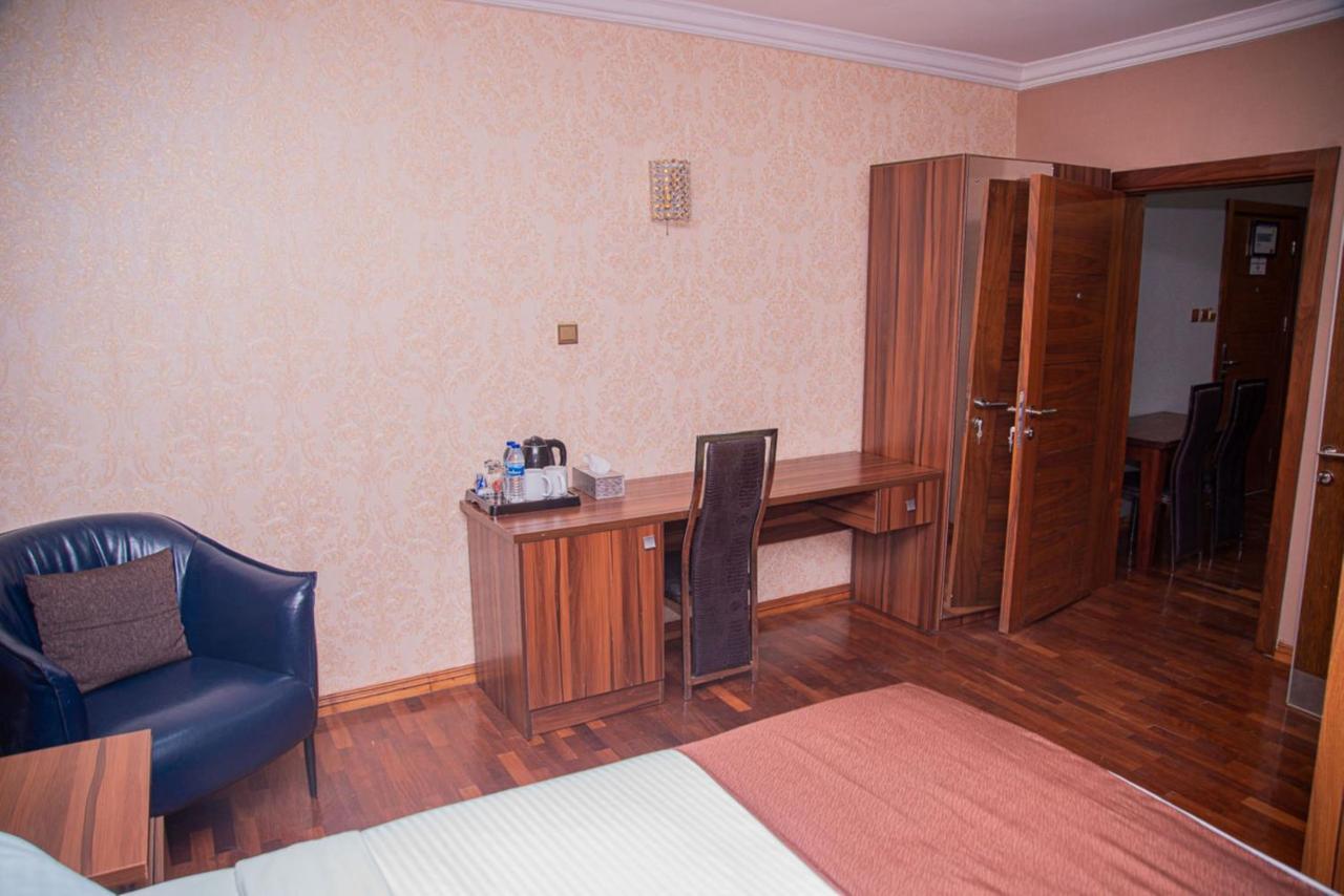 Mahogany Hotel And Suites Ιμπαντάν Εξωτερικό φωτογραφία