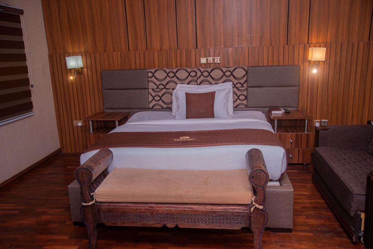 Mahogany Hotel And Suites Ιμπαντάν Εξωτερικό φωτογραφία