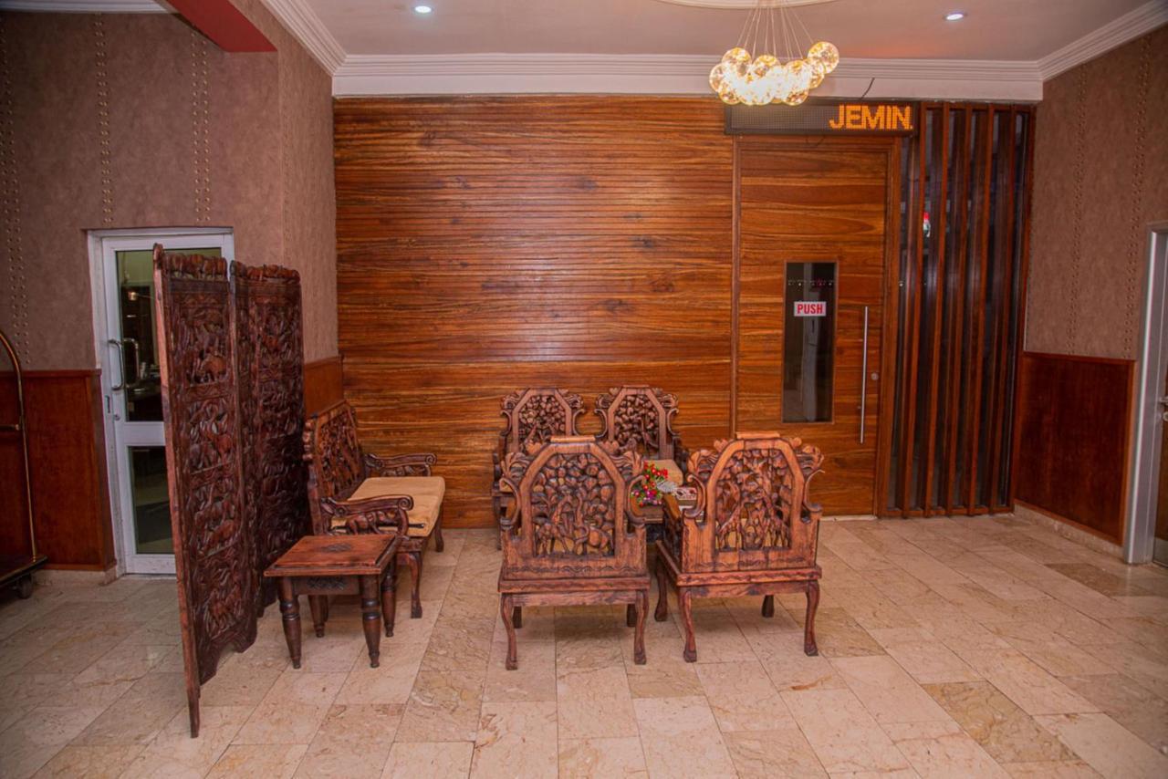 Mahogany Hotel And Suites Ιμπαντάν Εξωτερικό φωτογραφία